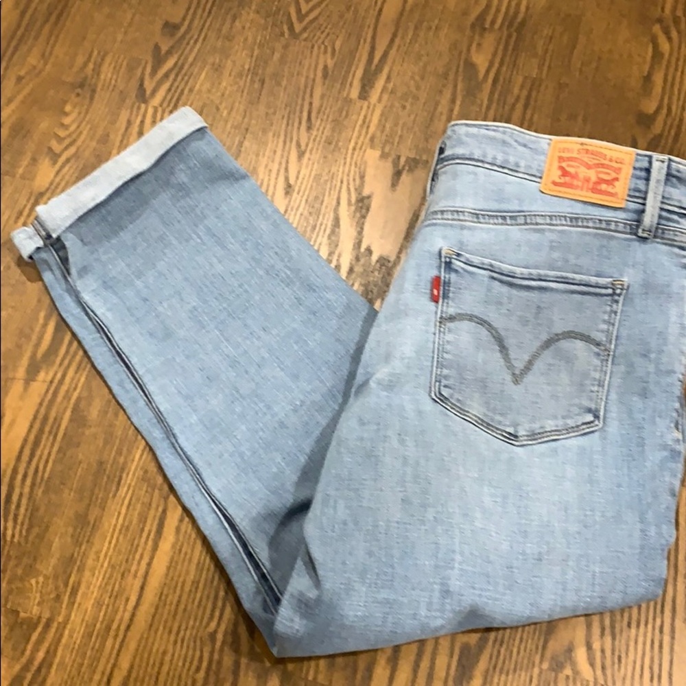 Levi mid rise skinny jeans